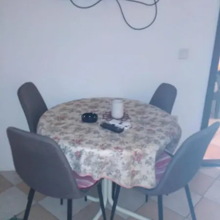 Vjeko - 200 M From Sea Apartment Nin