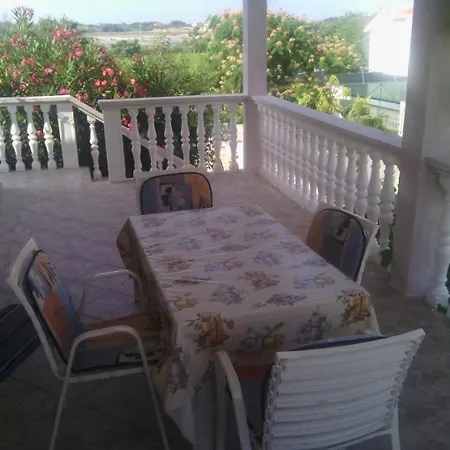 Vjeko - 200 M From Sea Apartment